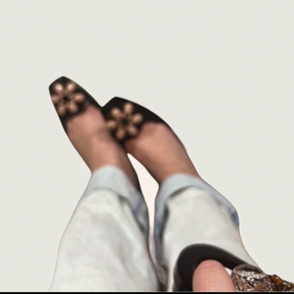 Louis Vuitton Slingback Pumps - Picture 12 of 12